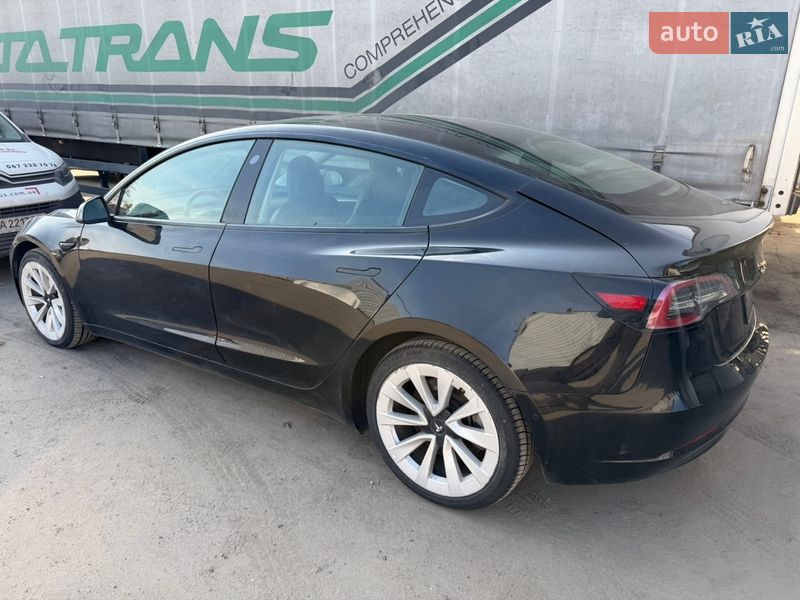 Седан Tesla Model 3 2021 в Киеве