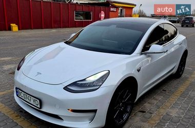 Седан Tesla Model 3 2019 в Львове