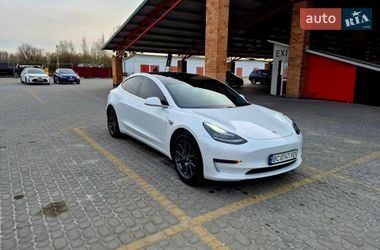 Седан Tesla Model 3 2019 в Львове