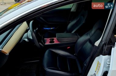 Седан Tesla Model 3 2019 в Львове