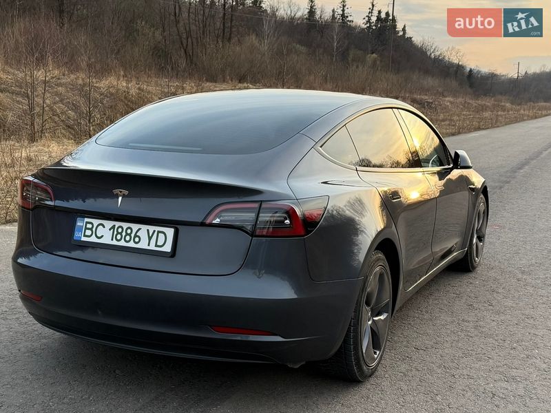 Седан Tesla Model 3 2023 в Трускавце