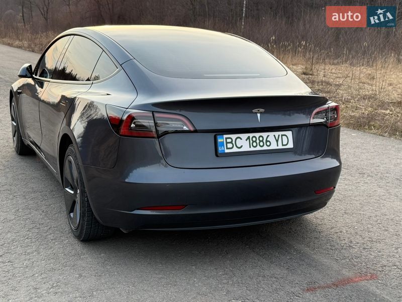 Седан Tesla Model 3 2023 в Трускавце