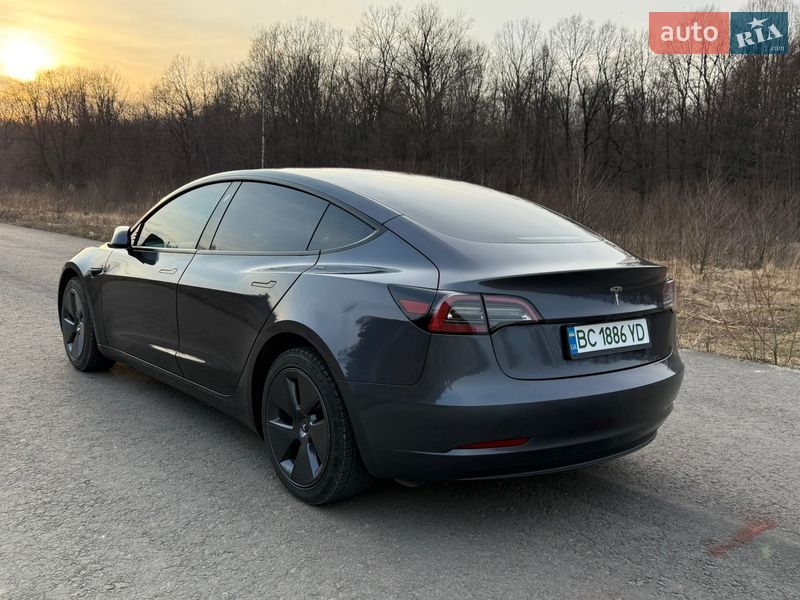 Седан Tesla Model 3 2023 в Трускавце
