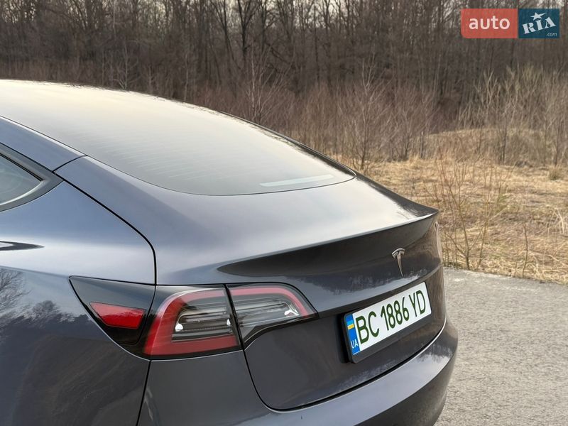 Седан Tesla Model 3 2023 в Трускавце