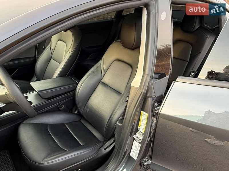 Седан Tesla Model 3 2023 в Трускавце