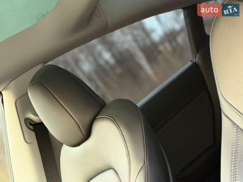 Седан Tesla Model 3 2023 в Трускавце