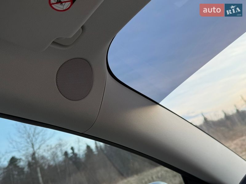 Седан Tesla Model 3 2023 в Трускавце