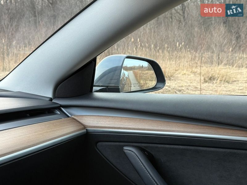 Седан Tesla Model 3 2023 в Трускавце