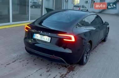 Седан Tesla Model 3 2025 в Сарнах
