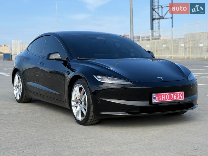 Седан Tesla Model 3 2024 в Одесі