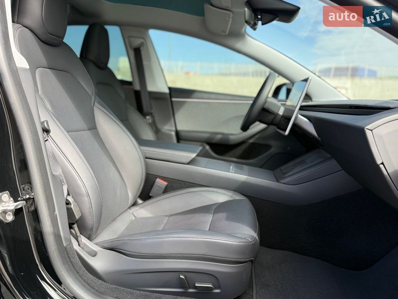 Седан Tesla Model 3 2024 в Одесі