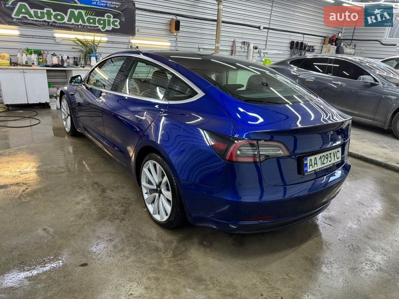 Седан Tesla Model 3 2019 в Киеве