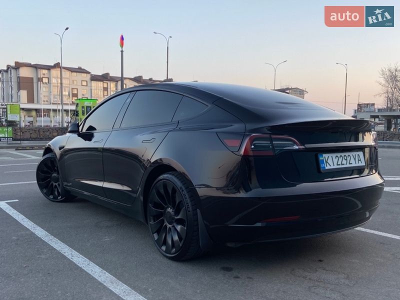 Седан Tesla Model 3 2023 в Киеве