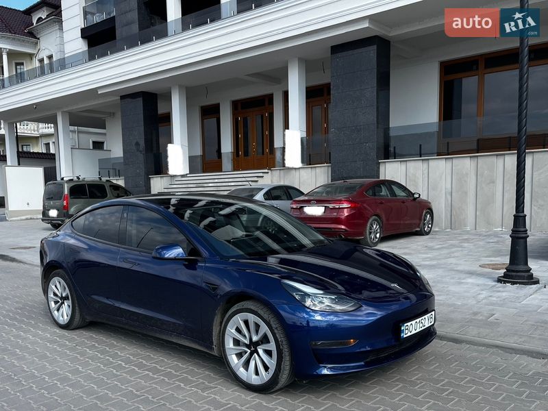 Седан Tesla Model 3 2023 в Тернополе