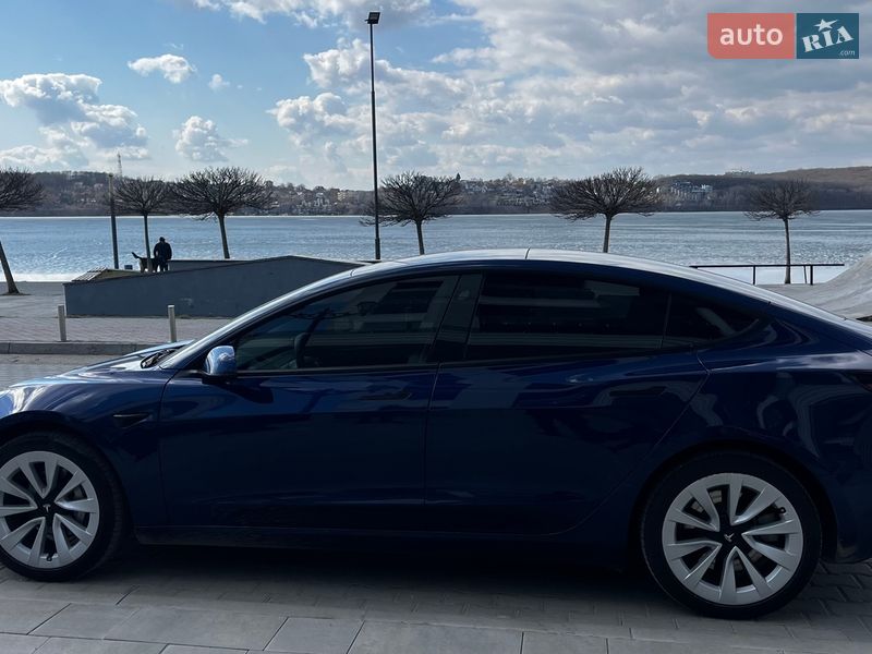 Седан Tesla Model 3 2023 в Тернополе