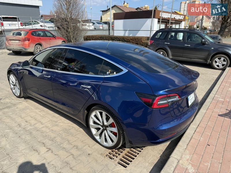 Седан Tesla Model 3 2018 в Ирпене