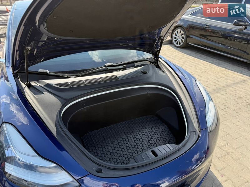 Седан Tesla Model 3 2018 в Ирпене
