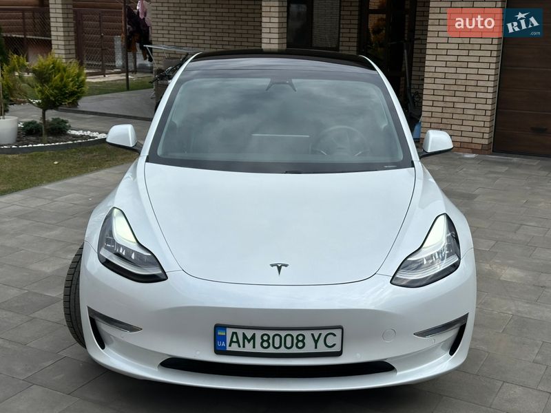 Седан Tesla Model 3 2020 в Коростені
