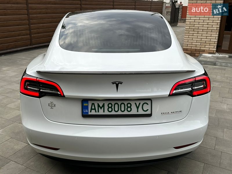 Седан Tesla Model 3 2020 в Коростені