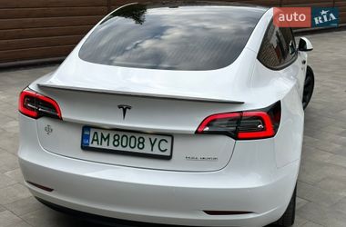 Седан Tesla Model 3 2020 в Коростене