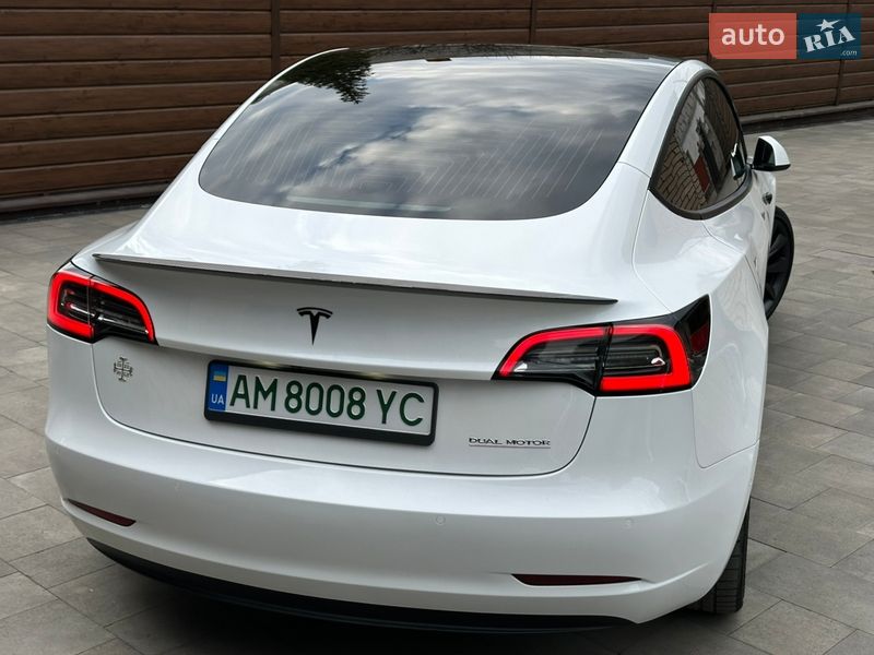 Седан Tesla Model 3 2020 в Коростені