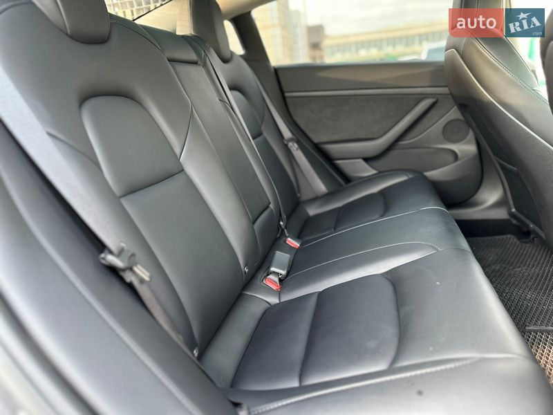 Седан Tesla Model 3 2022 в Луцке