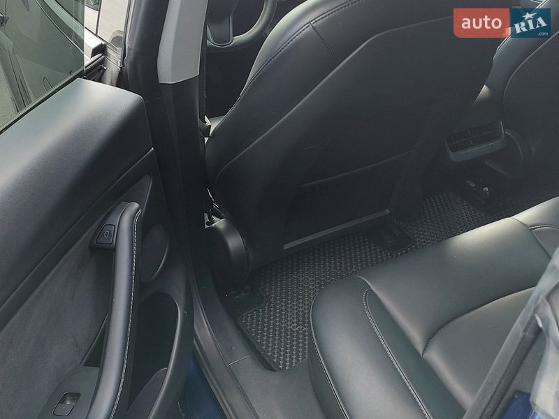 Седан Tesla Model 3 2022 в Баришівка
