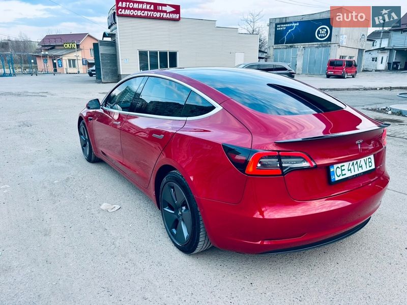 Седан Tesla Model 3 2019 в Чернівцях