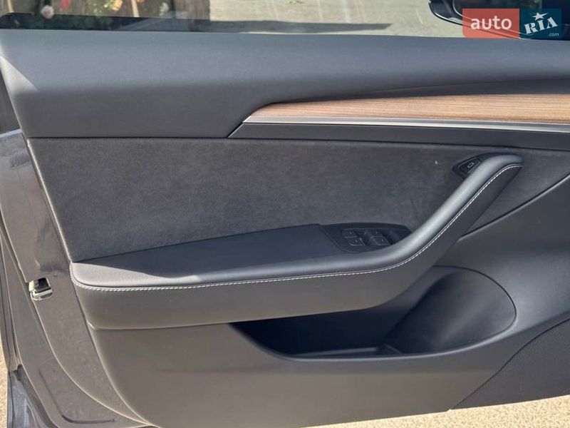 Седан Tesla Model 3 2023 в Полтаві