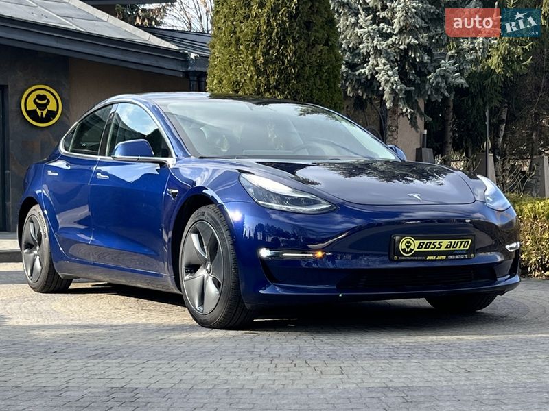 Седан Tesla Model 3 2019 в Львове