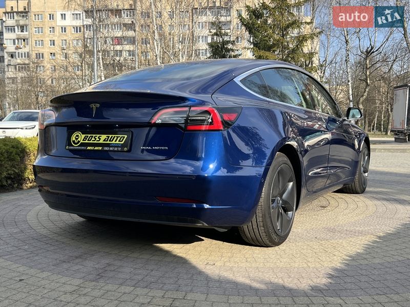 Седан Tesla Model 3 2019 в Львове