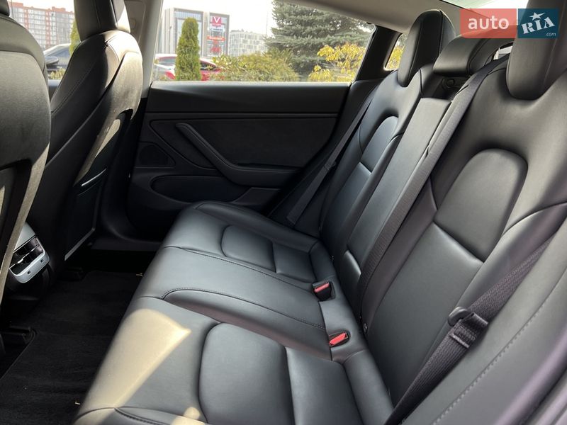 Седан Tesla Model 3 2019 в Львове
