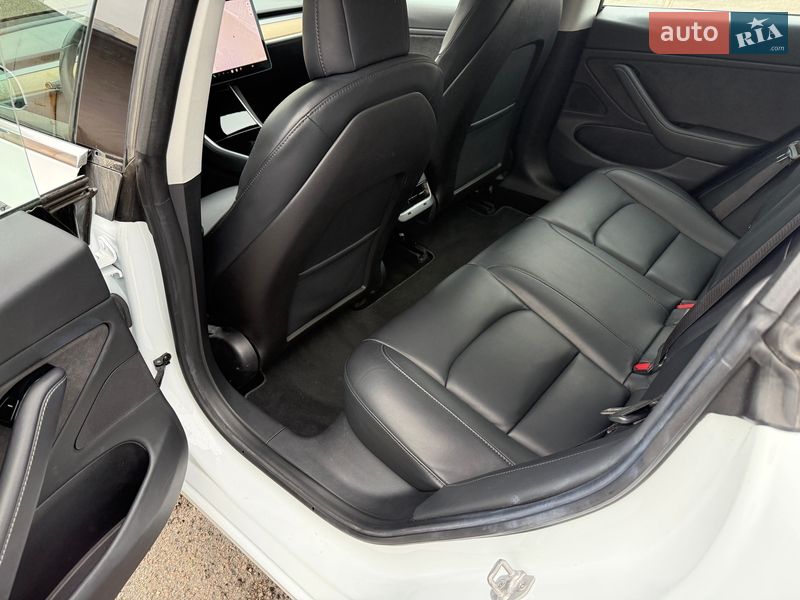 Седан Tesla Model 3 2018 в Киеве