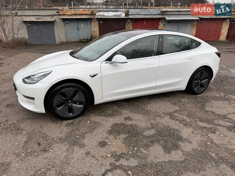 Седан Tesla Model 3 2018 в Киеве