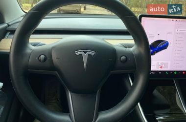 Седан Tesla Model 3 2019 в Ужгороде