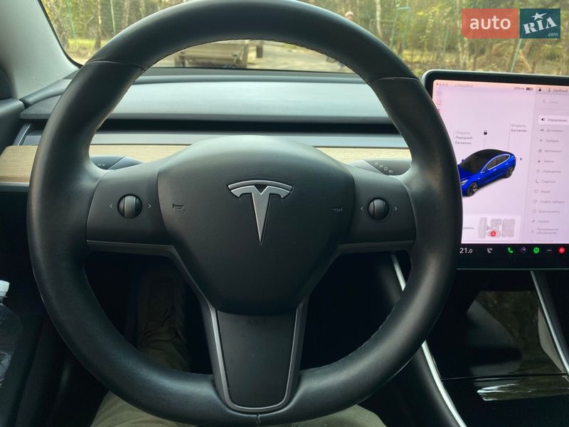 Седан Tesla Model 3 2019 в Ужгороде