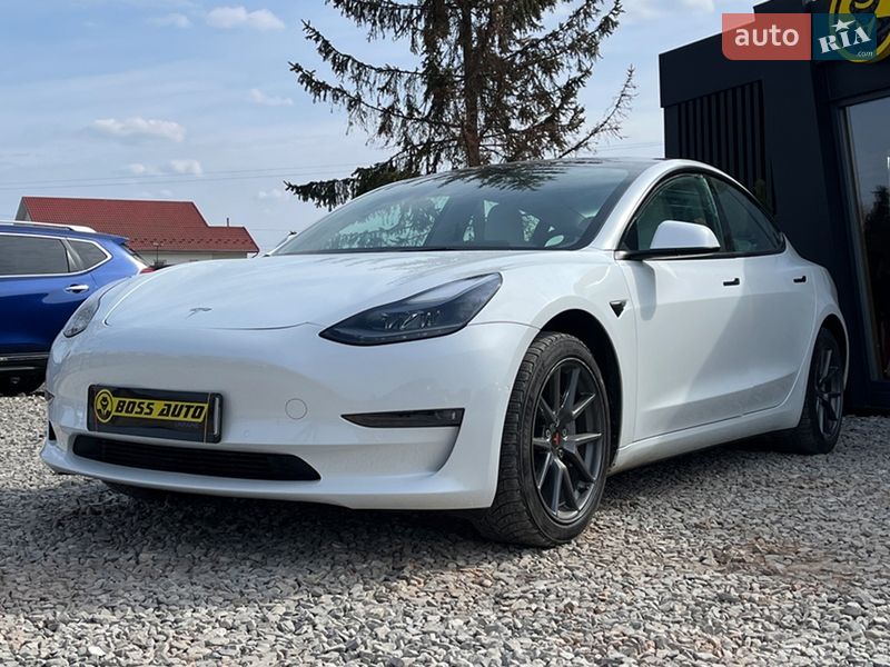 Седан Tesla Model 3 2022 в Коломиї