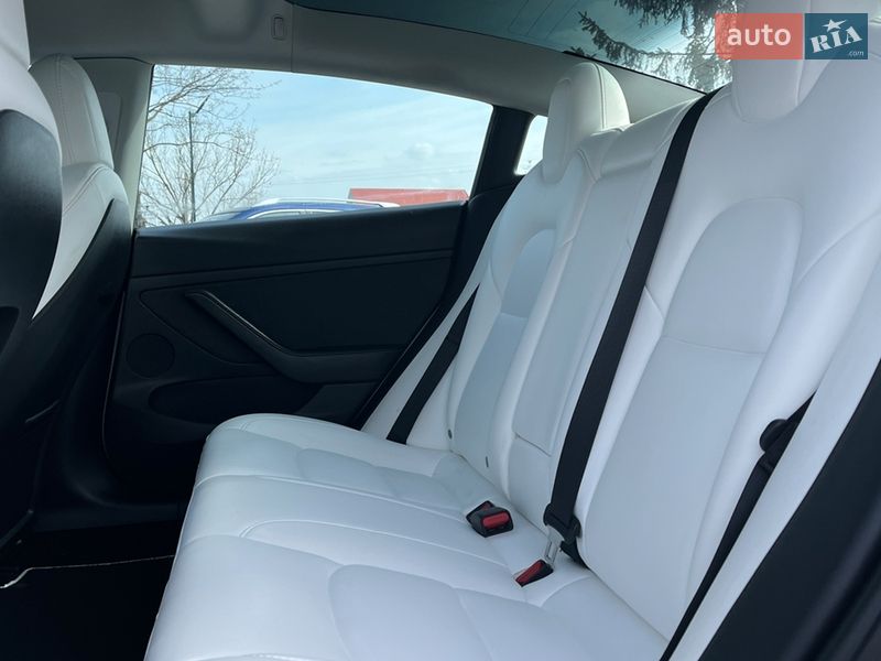 Седан Tesla Model 3 2022 в Коломиї