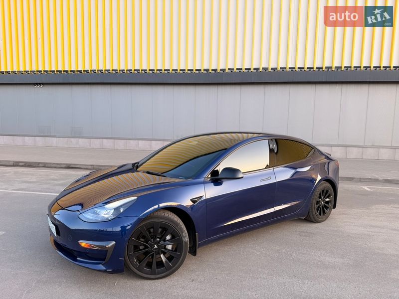 Седан Tesla Model 3 2022 в Киеве