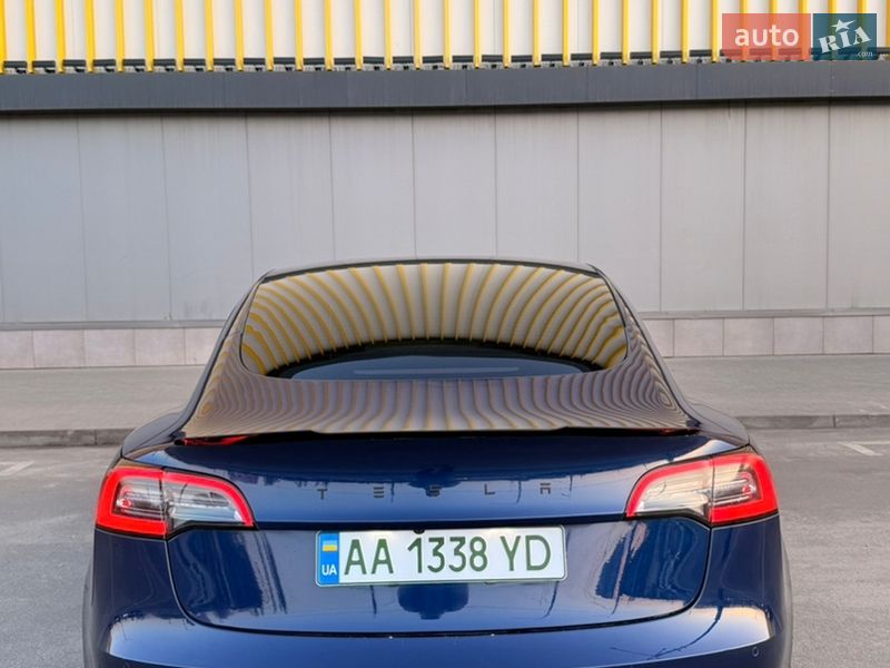 Седан Tesla Model 3 2022 в Киеве