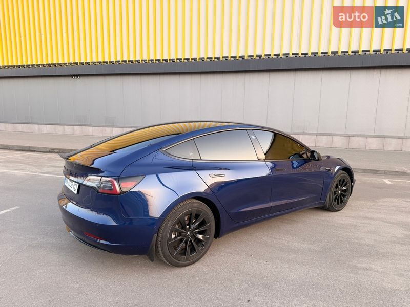 Седан Tesla Model 3 2022 в Киеве