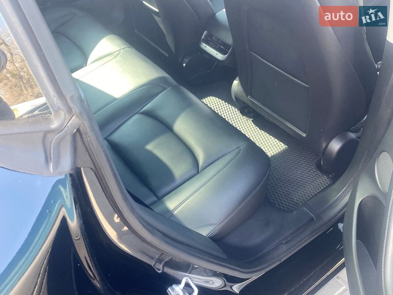 Седан Tesla Model 3 2021 в Софіївській Борщагівці