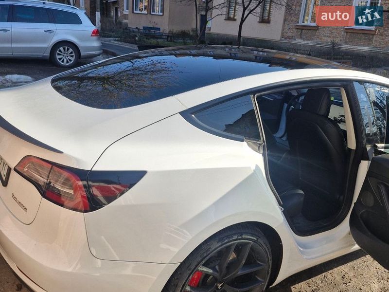 Седан Tesla Model 3 2022 в Львове