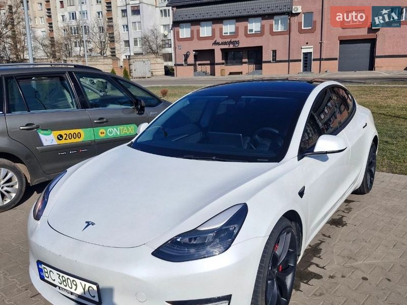 Седан Tesla Model 3 2022 в Львове
