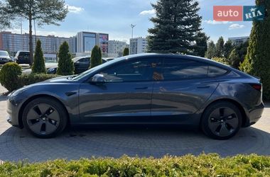 Седан Tesla Model 3 2022 в Львове