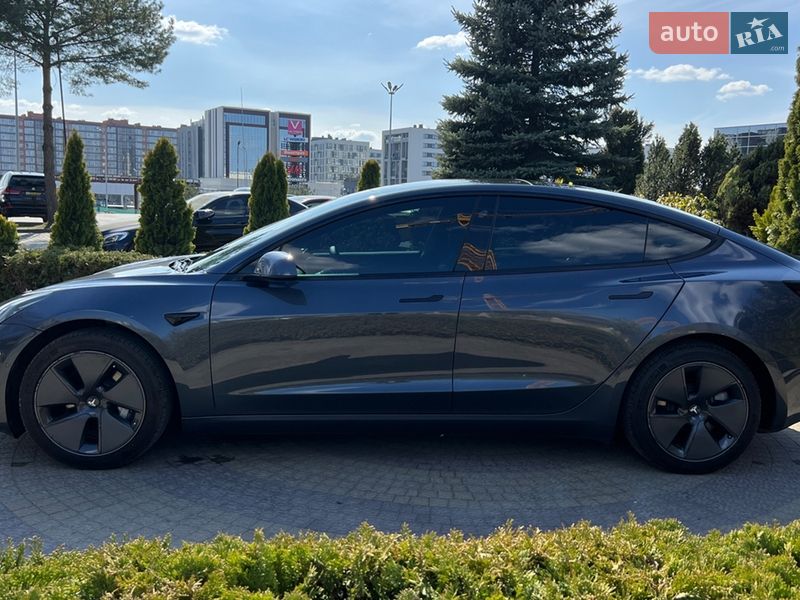 Седан Tesla Model 3 2022 в Львове