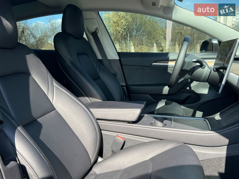 Седан Tesla Model 3 2022 в Львове