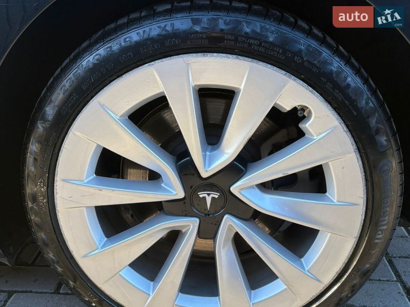 Седан Tesla Model 3 2021 в Ровно