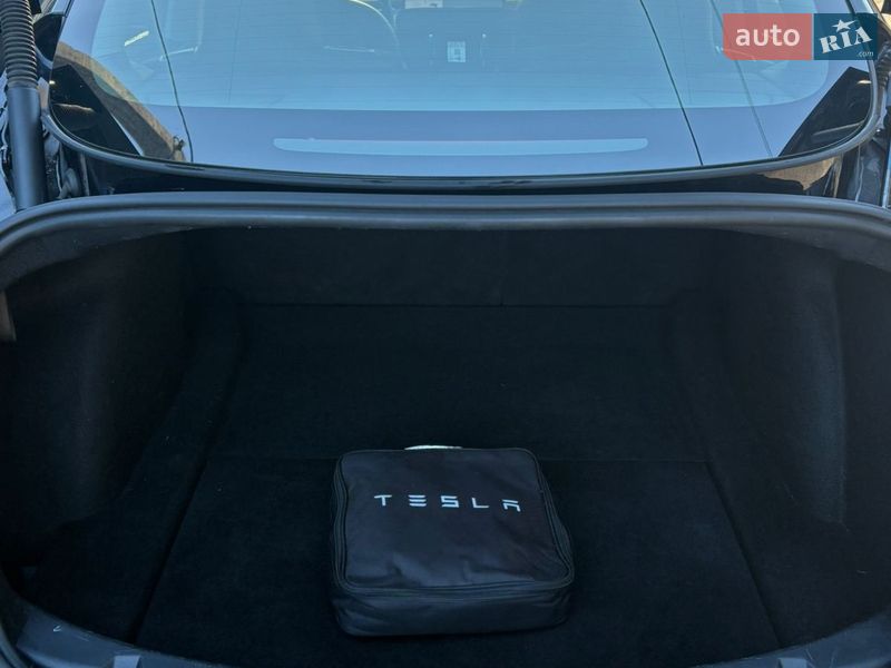 Седан Tesla Model 3 2021 в Ровно
