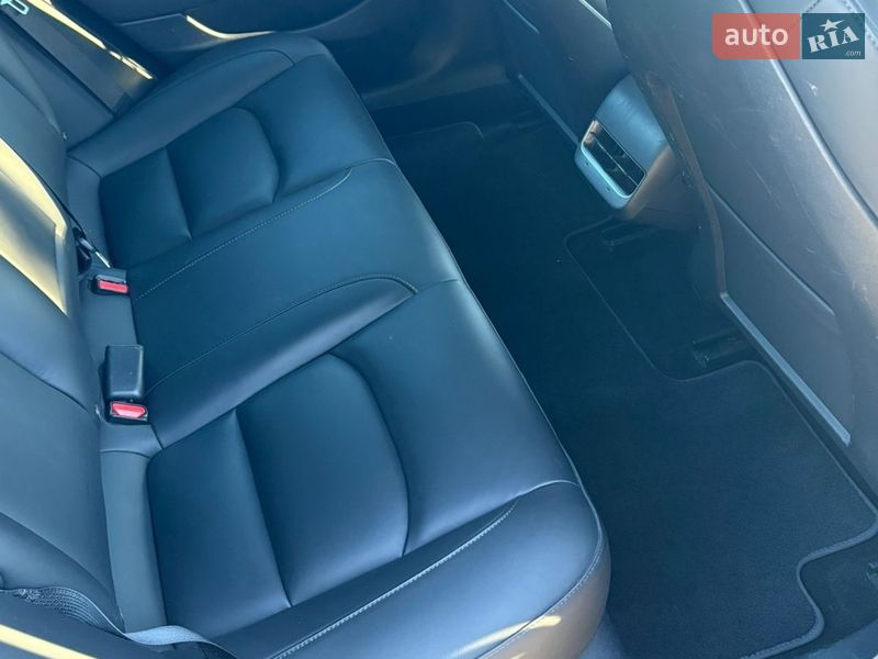 Седан Tesla Model 3 2021 в Ровно